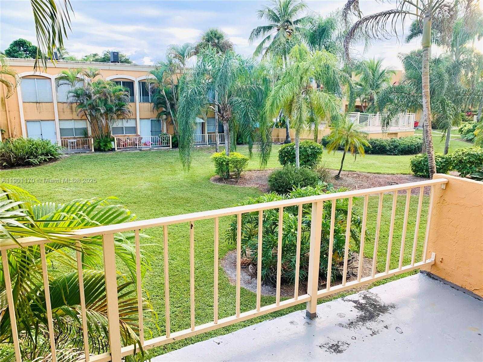 Small Image of 18111 NORTH WEST 68TH AVE #F207, Hialeah Number 7