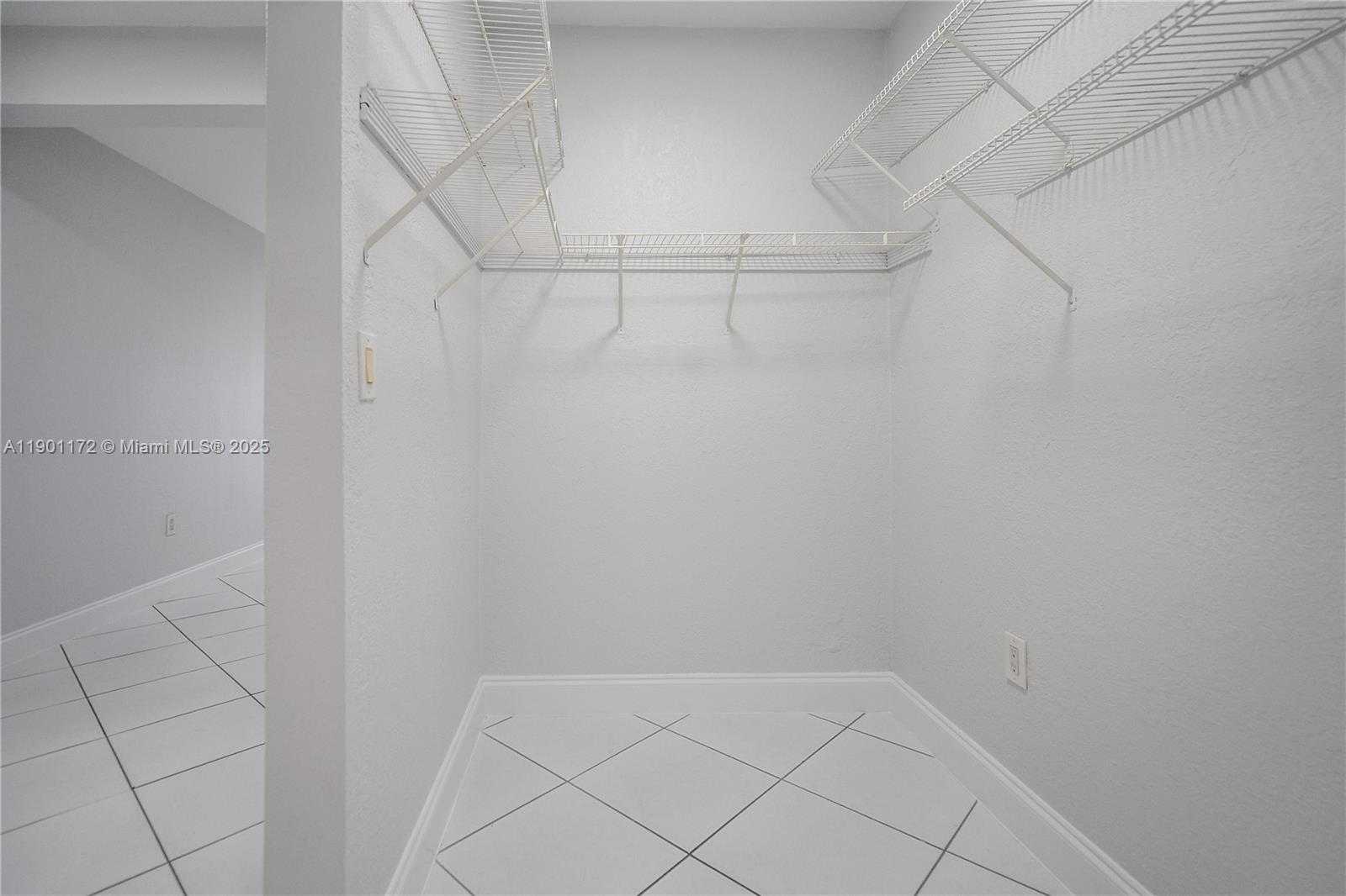 Small Image of 7640 CARLYLE AVE #4A, Miami Beach Number 11