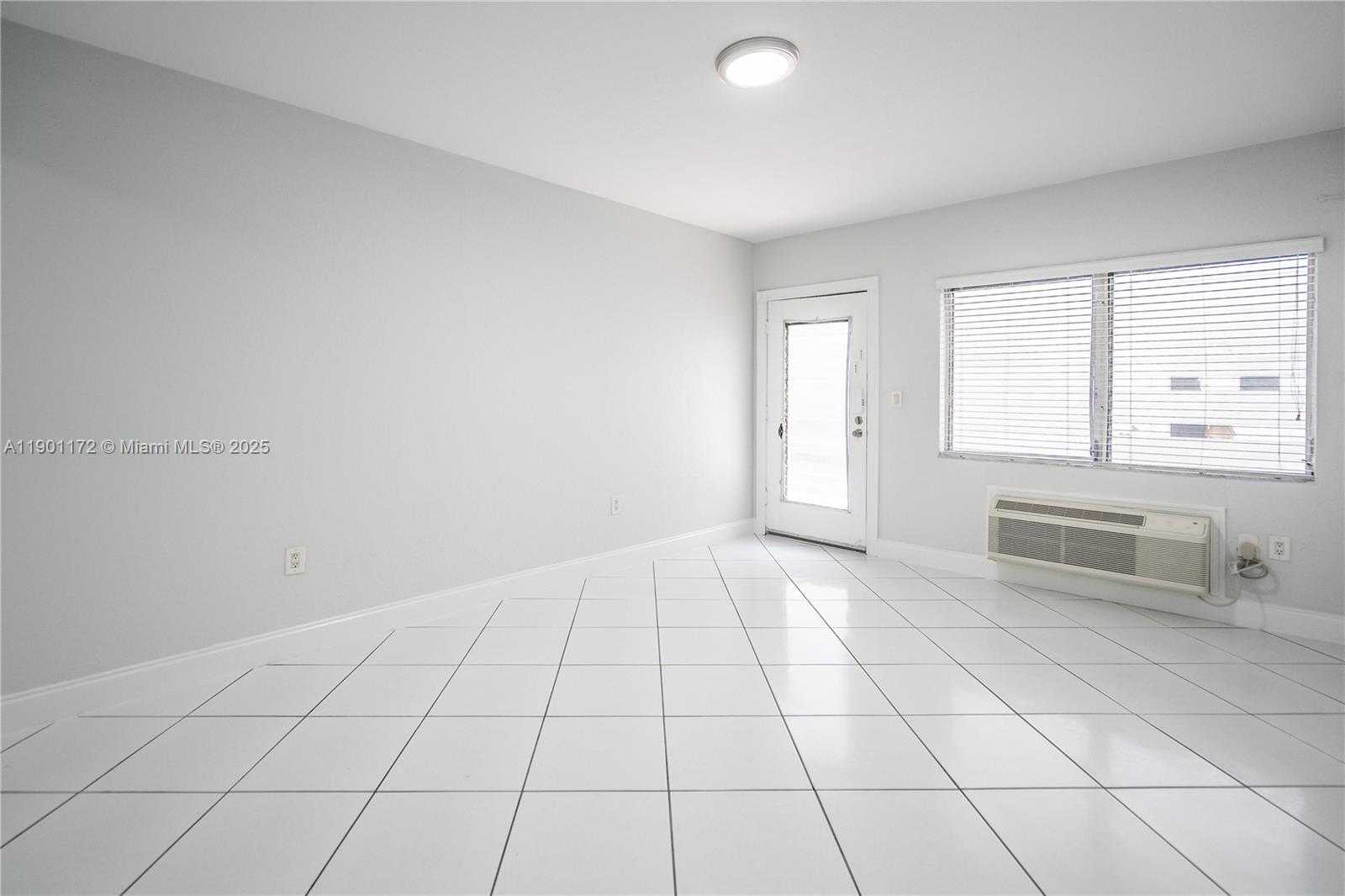 Small Image of 7640 CARLYLE AVE #4A, Miami Beach Number 2