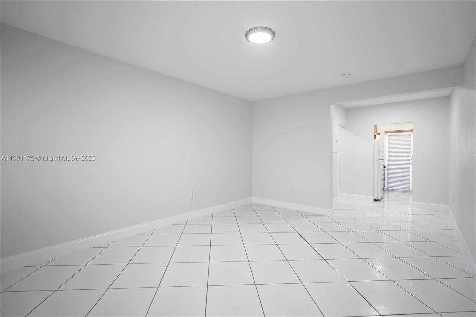 Small Image of 7640 CARLYLE AVE #4A, Miami Beach Number 3