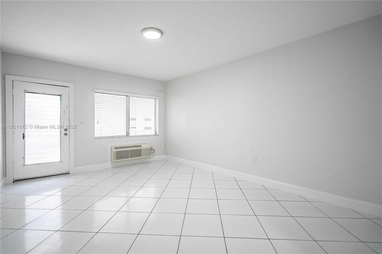 Small Image of 7640 CARLYLE AVE #4A, Miami Beach Number 5