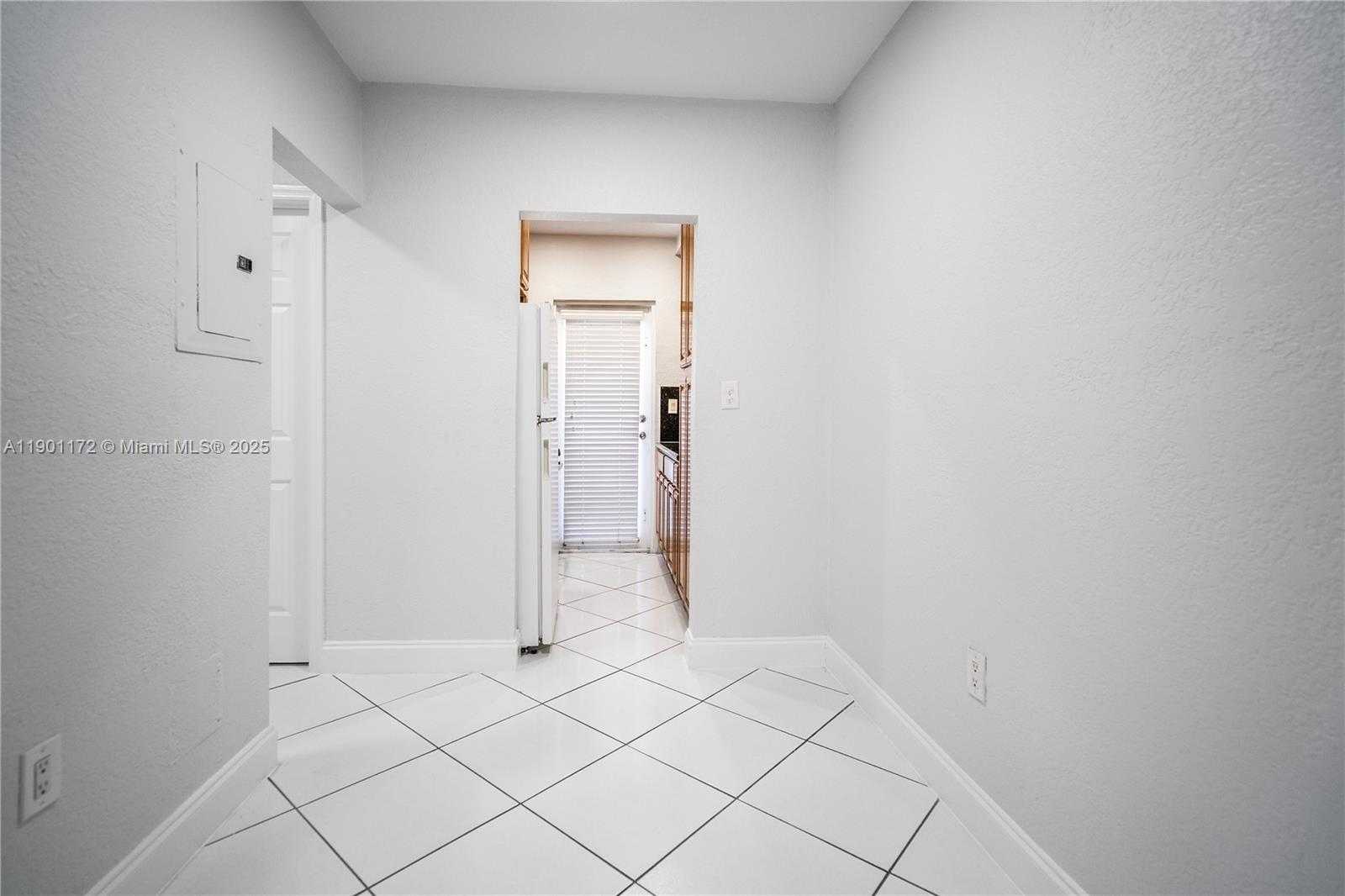 Small Image of 7640 CARLYLE AVE #4A, Miami Beach Number 6