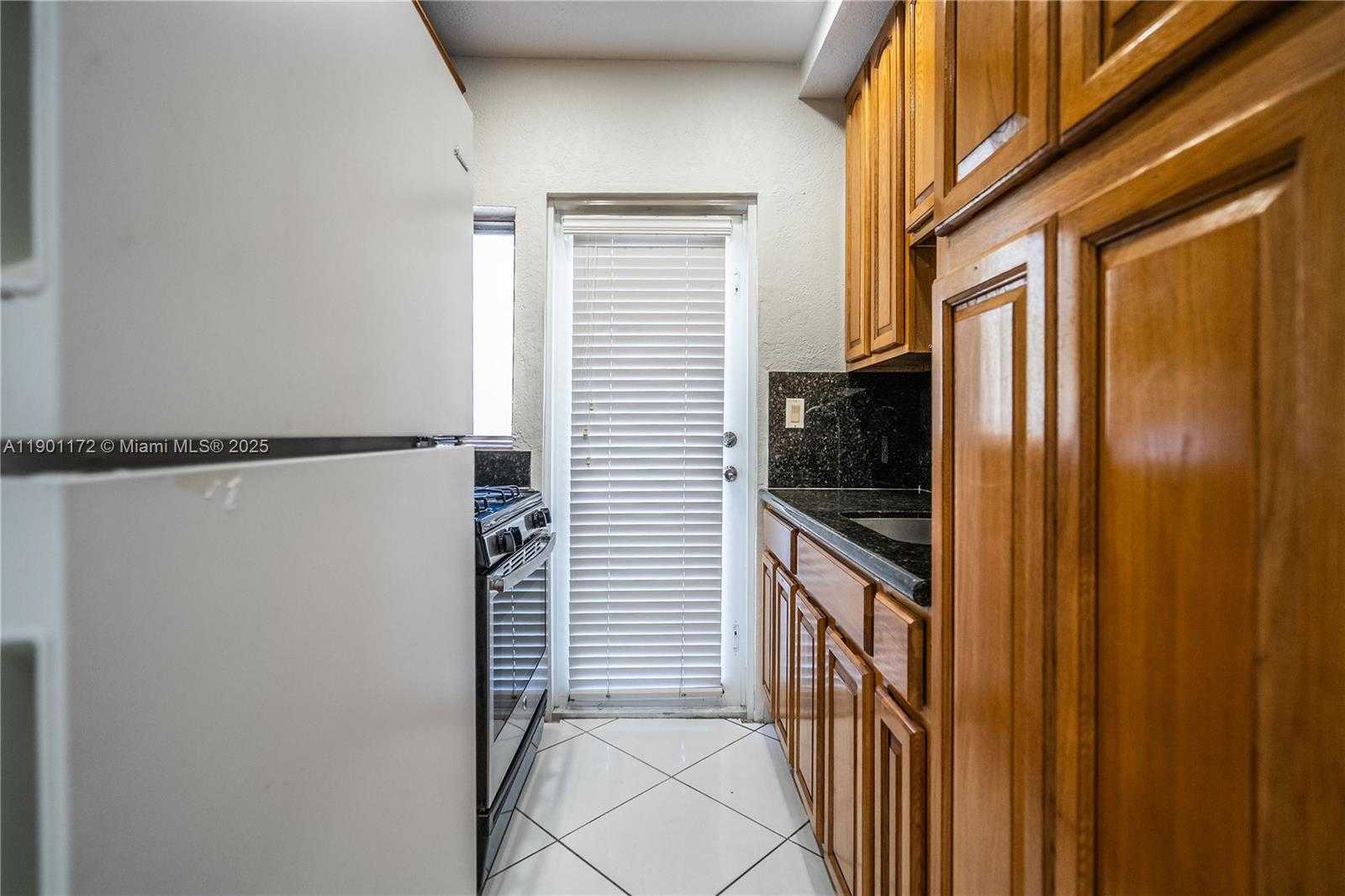 Small Image of 7640 CARLYLE AVE #4A, Miami Beach Number 8