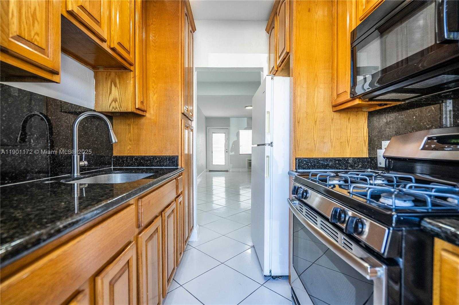 Small Image of 7640 CARLYLE AVE #4A, Miami Beach Number 9
