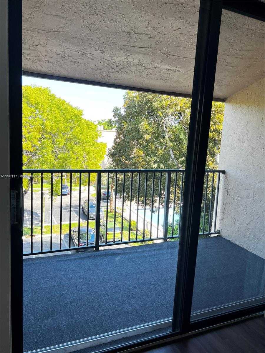 Small Image of 14301 NORTH KENDALL DR #411B, Miami Number 10