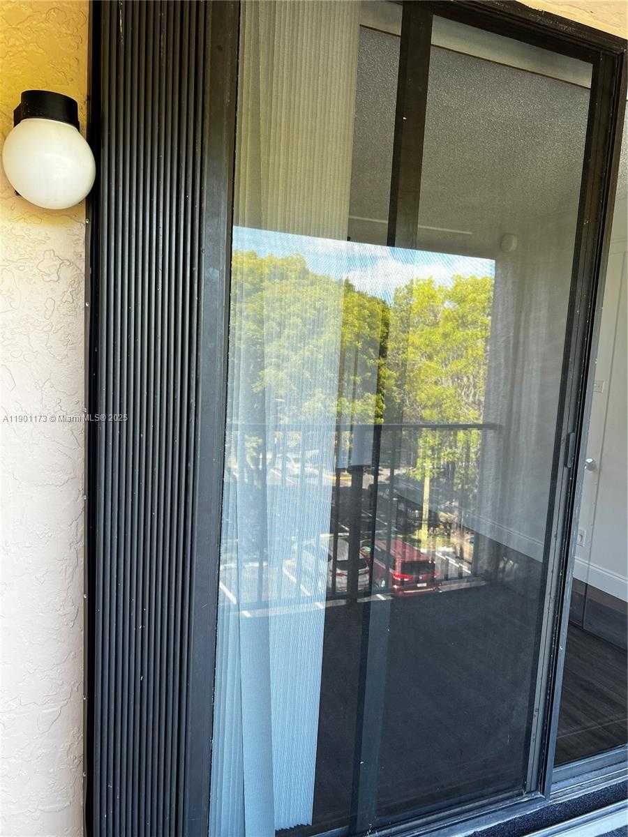 Small Image of 14301 NORTH KENDALL DR #411B, Miami Number 11