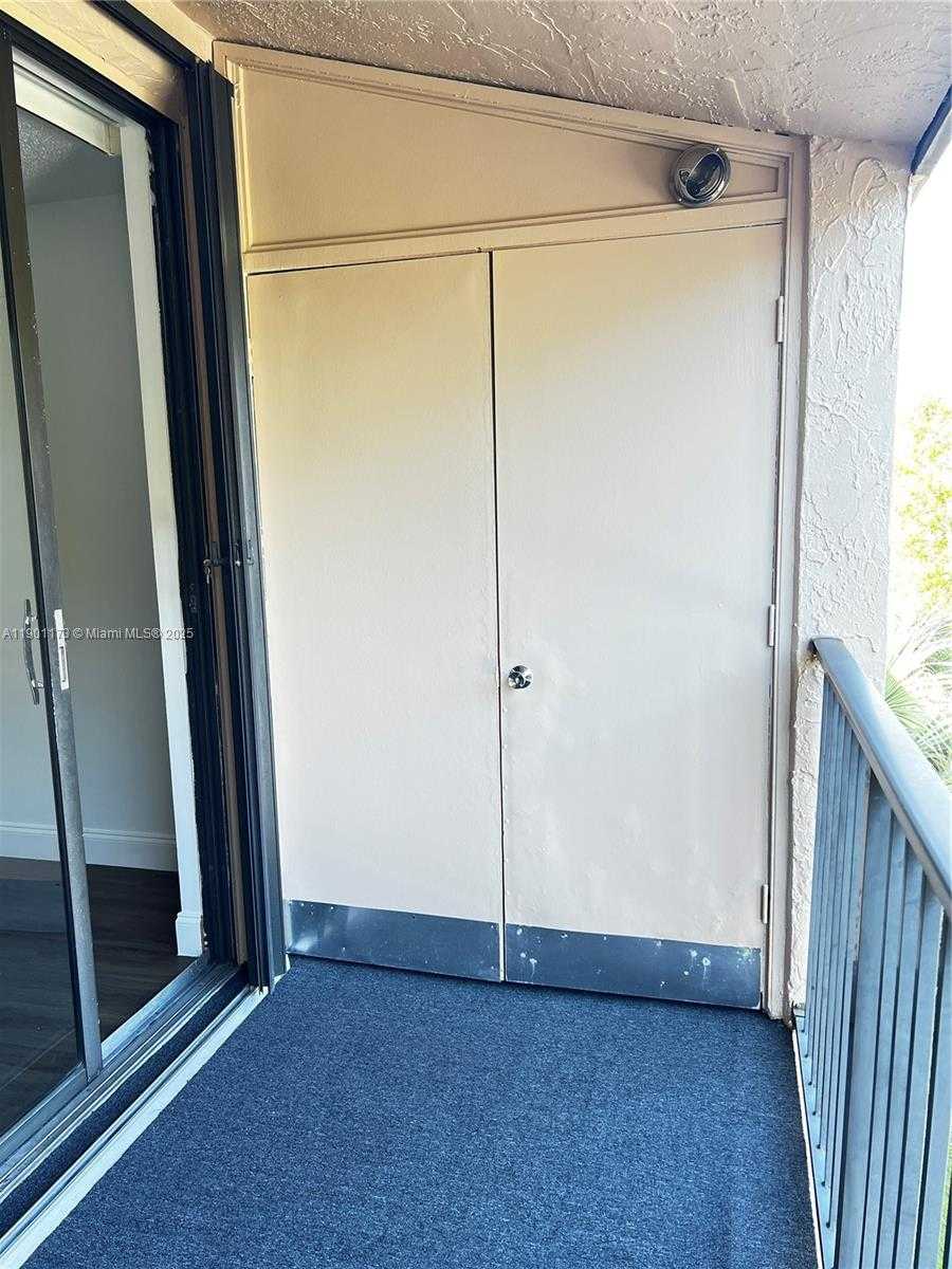 Small Image of 14301 NORTH KENDALL DR #411B, Miami Number 13