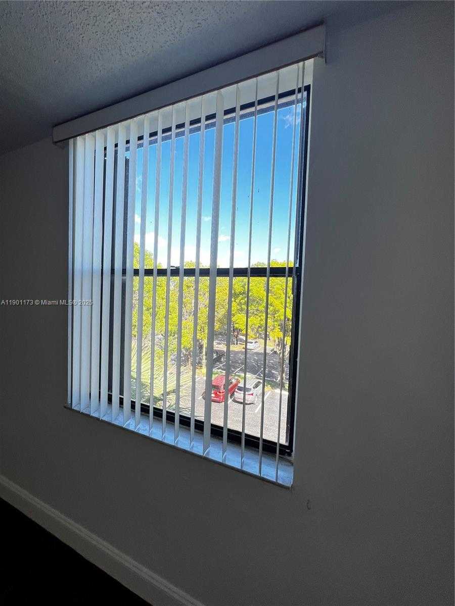 Small Image of 14301 NORTH KENDALL DR #411B, Miami Number 18