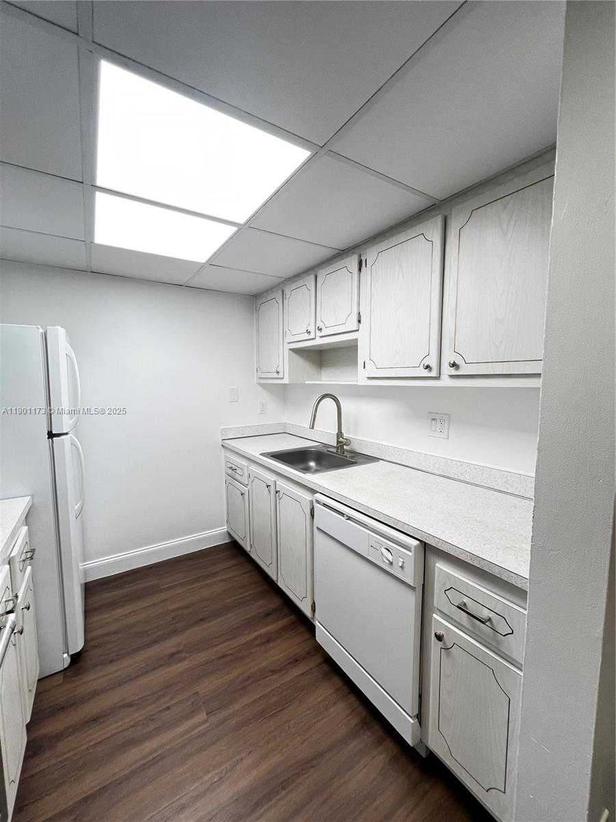 Small Image of 14301 NORTH KENDALL DR #411B, Miami Number 2