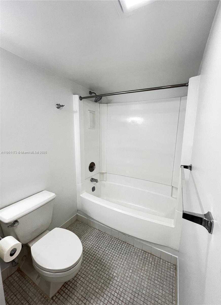 Small Image of 14301 NORTH KENDALL DR #411B, Miami Number 20