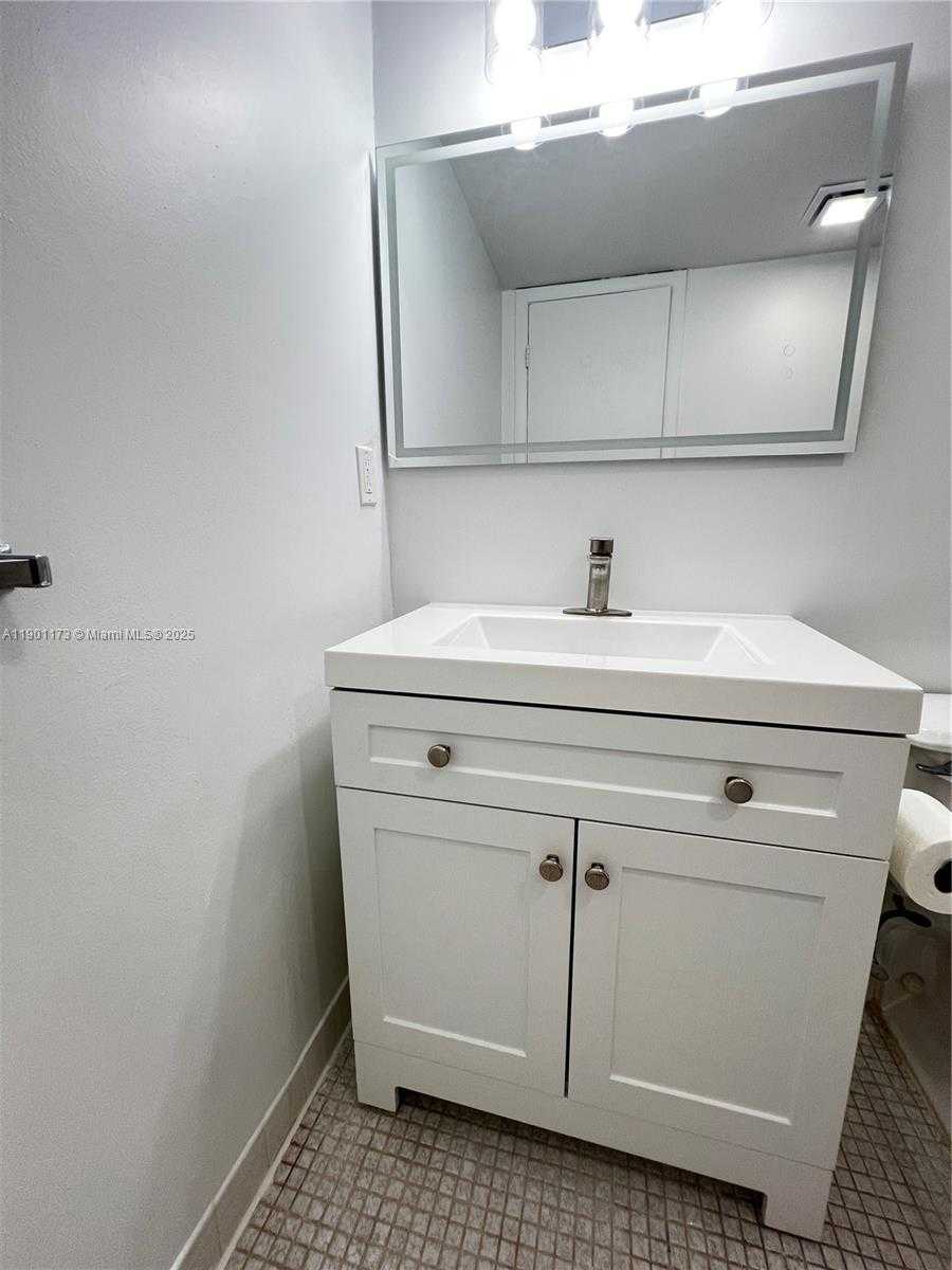Small Image of 14301 NORTH KENDALL DR #411B, Miami Number 22