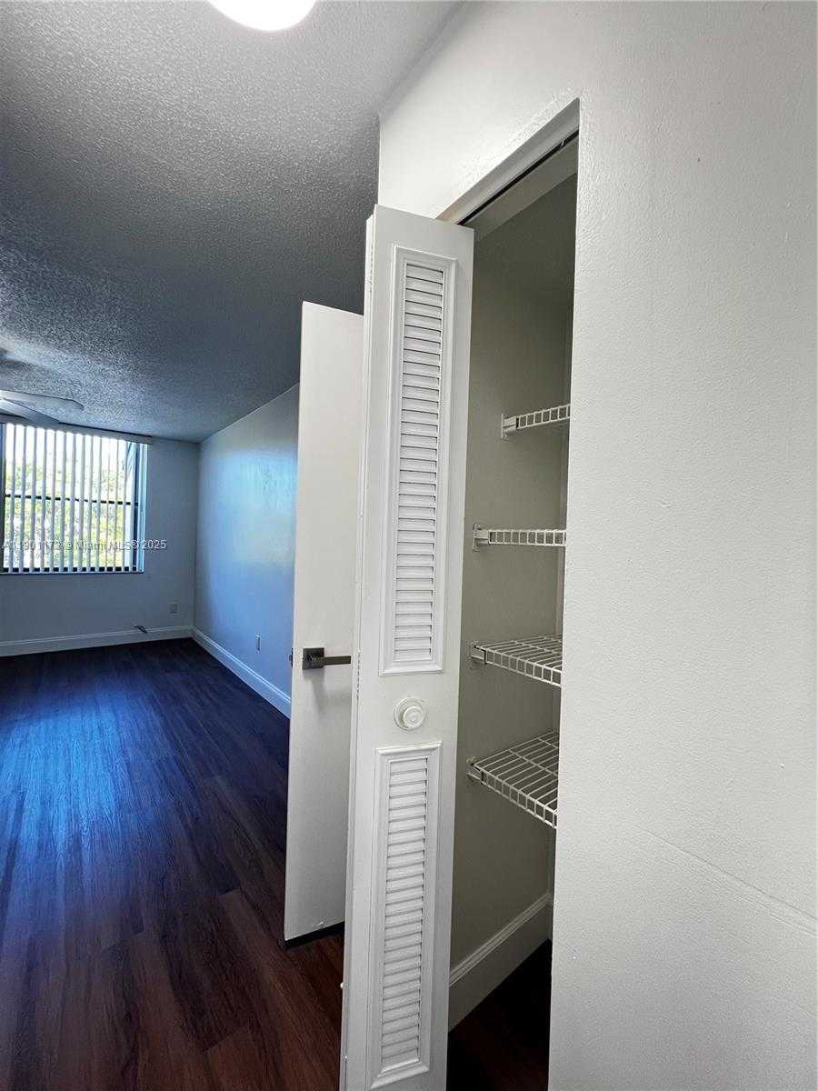 Small Image of 14301 NORTH KENDALL DR #411B, Miami Number 23