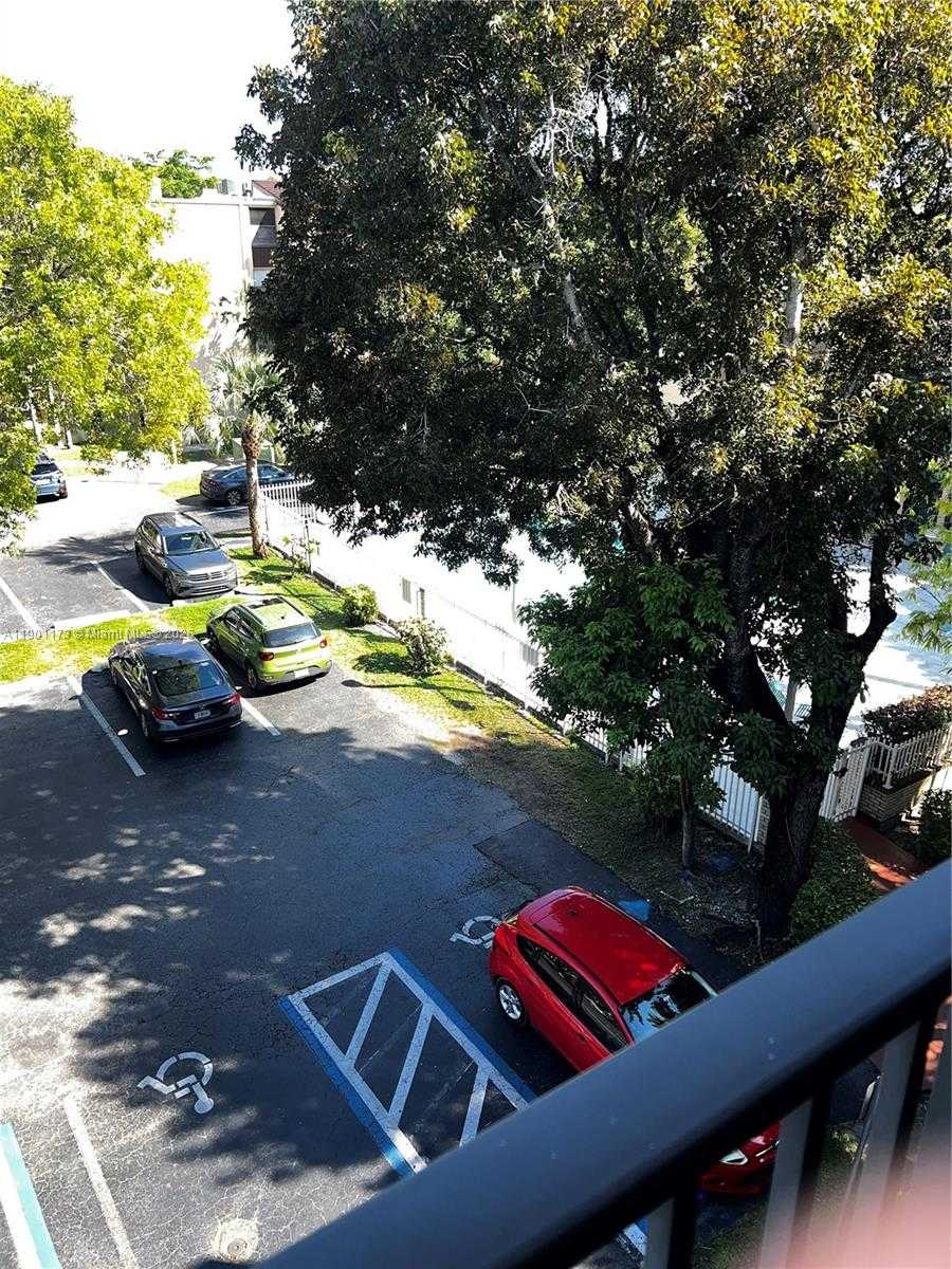 Small Image of 14301 NORTH KENDALL DR #411B, Miami Number 24