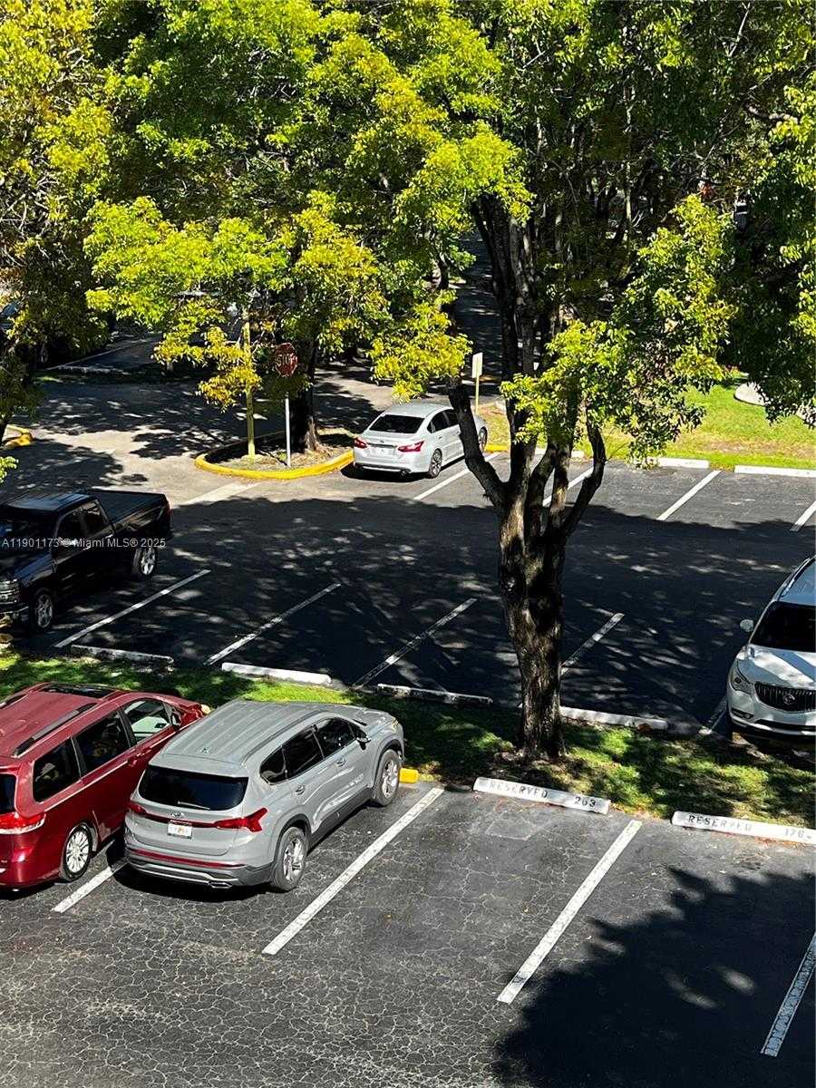 Small Image of 14301 NORTH KENDALL DR #411B, Miami Number 25