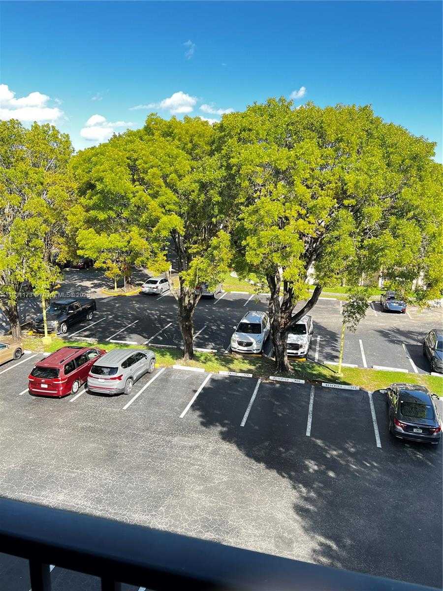 Small Image of 14301 NORTH KENDALL DR #411B, Miami Number 26