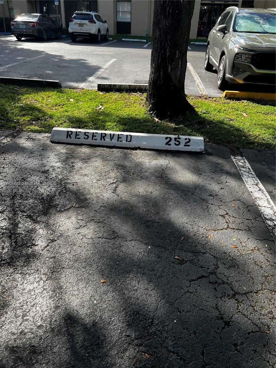 Small Image of 14301 NORTH KENDALL DR #411B, Miami Number 27