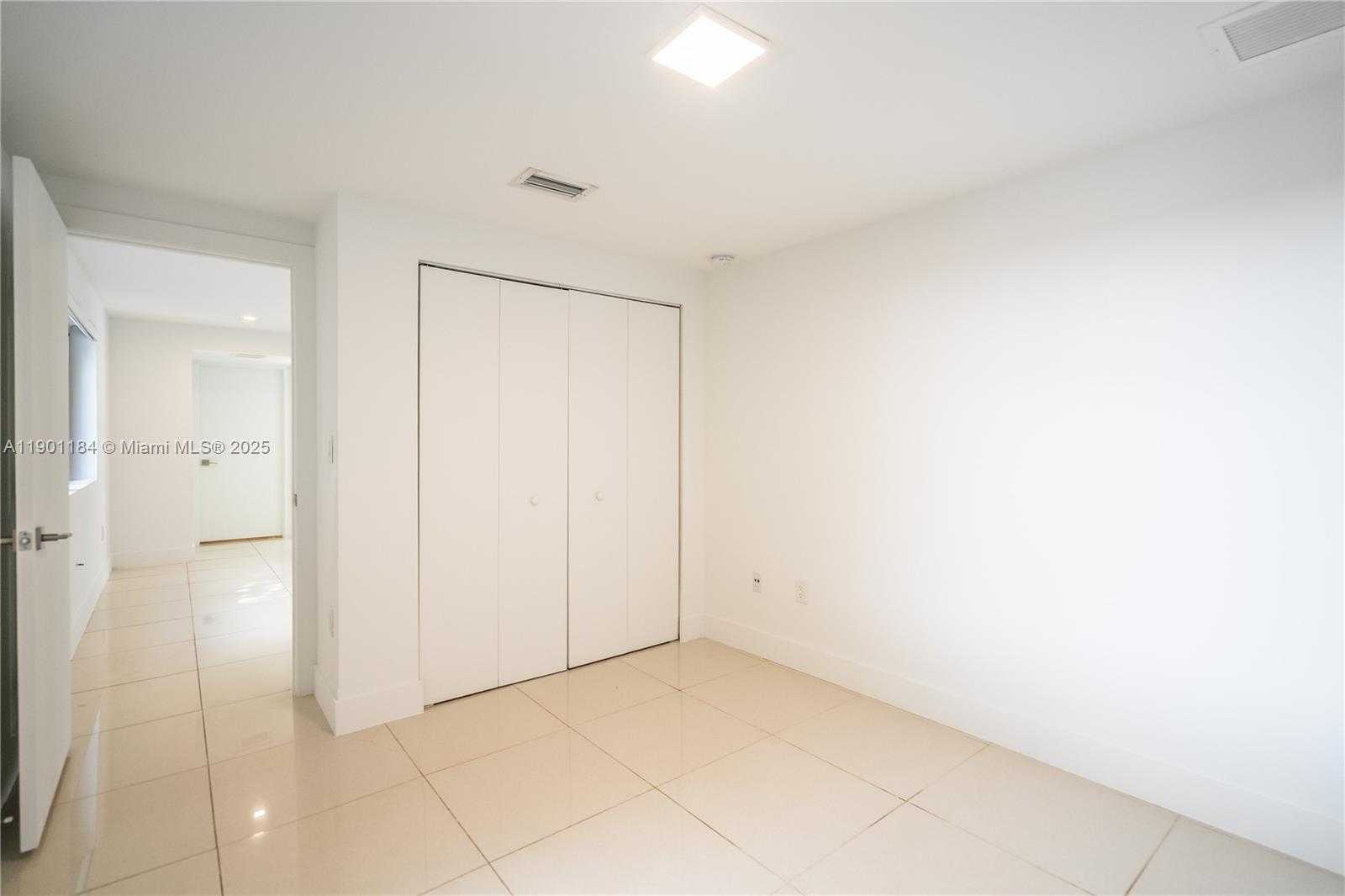 Small Image of 1985 BAY DR #111, Miami Beach Number 10