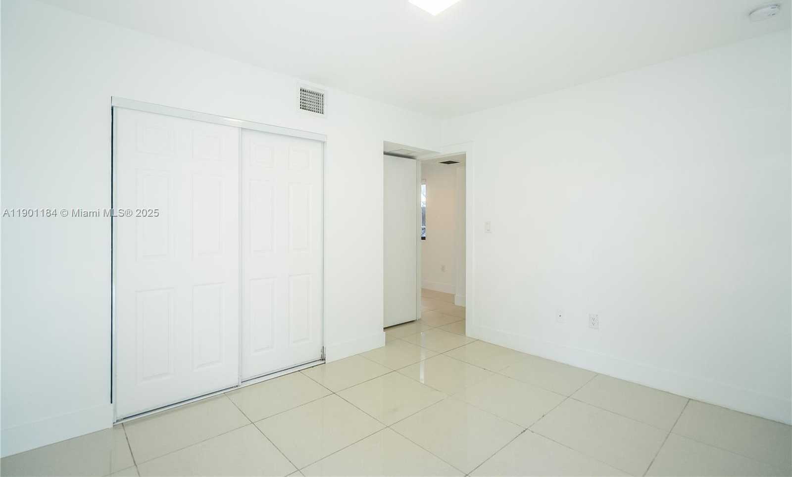 Small Image of 1985 BAY DR #111, Miami Beach Number 15