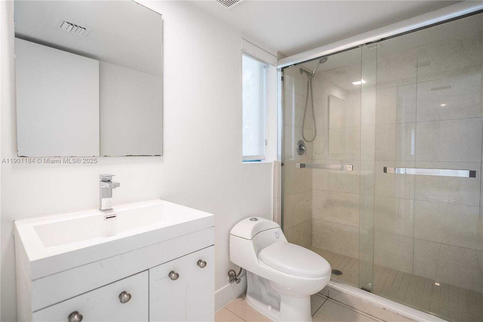 Small Image of 1985 BAY DR #111, Miami Beach Number 17