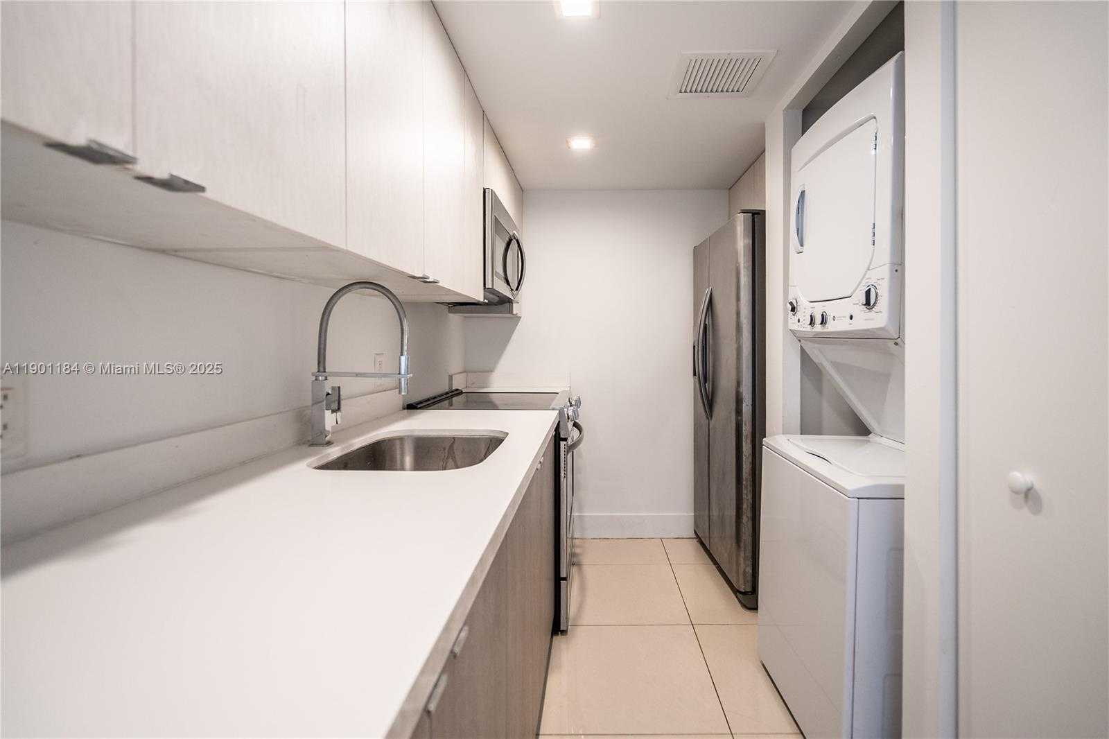 Small Image of 1985 BAY DR #111, Miami Beach Number 7