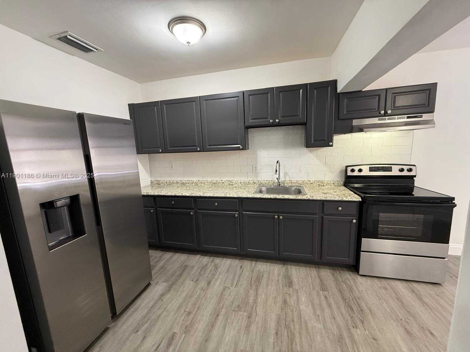 Small Image of 14720 MONROE ST, Miami Number 3