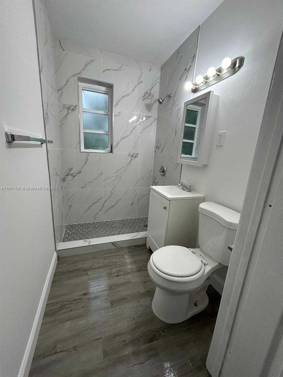 Small Image of 14720 MONROE ST, Miami Number 4