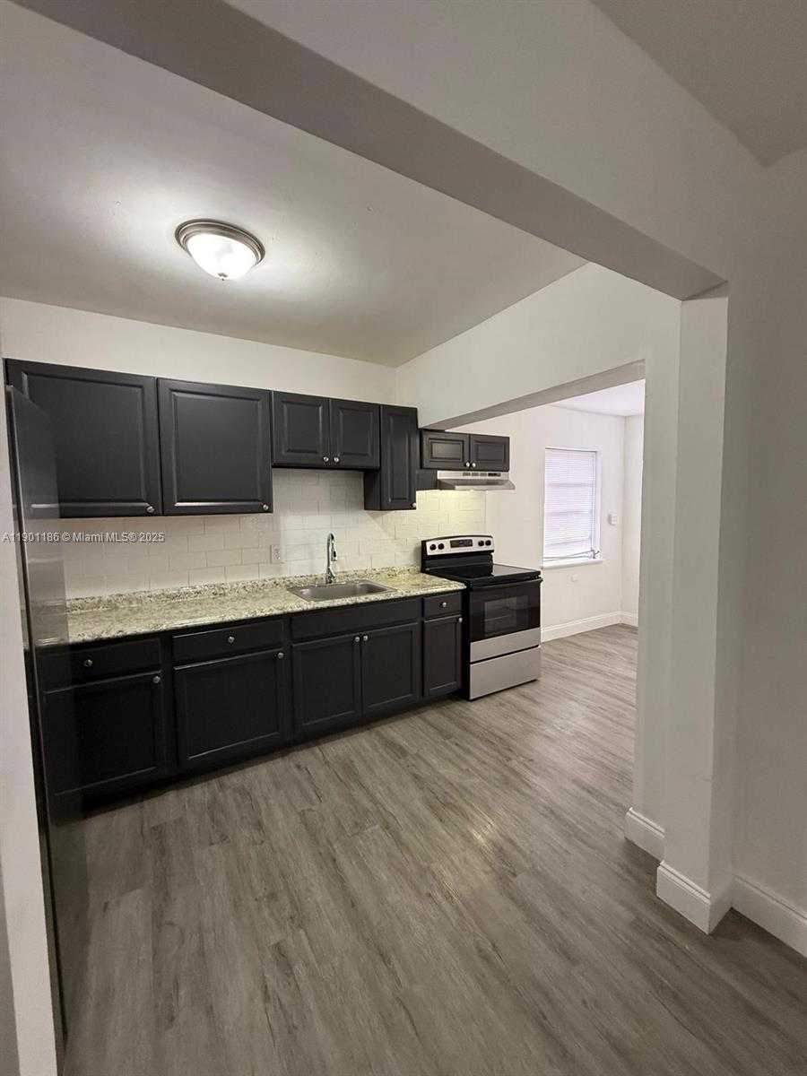 Small Image of 14720 MONROE ST, Miami Number 5