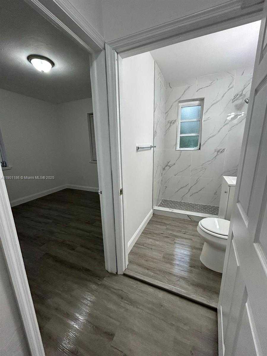 Small Image of 14720 MONROE ST, Miami Number 7