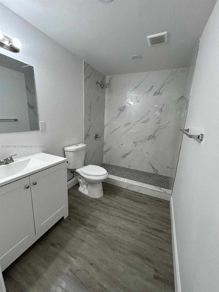 Small Image of 14720 MONROE ST, Miami Number 8