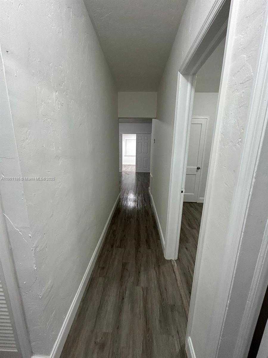 Small Image of 14720 MONROE ST, Miami Number 9