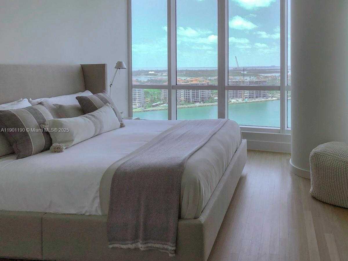 Small Image of 100 SOUTH POINTE DR #2201, Miami Beach Number 10