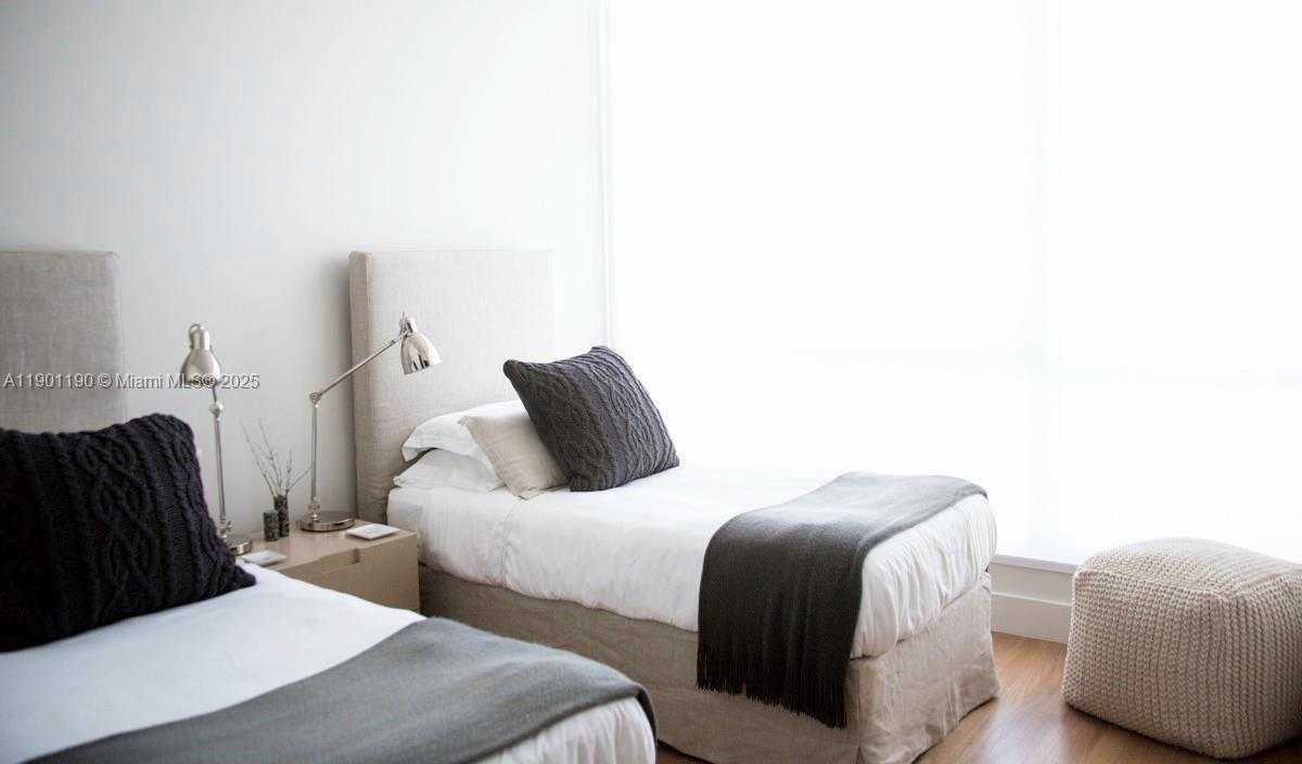 Small Image of 100 SOUTH POINTE DR #2201, Miami Beach Number 13