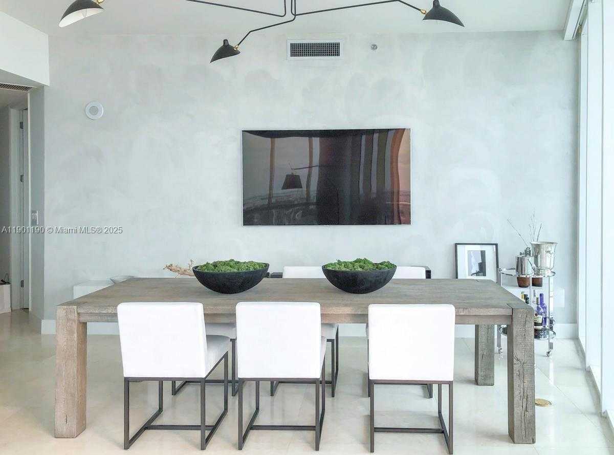 Small Image of 100 SOUTH POINTE DR #2201, Miami Beach Number 3