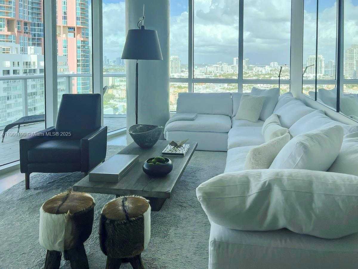 Small Image of 100 SOUTH POINTE DR #2201, Miami Beach Number 4