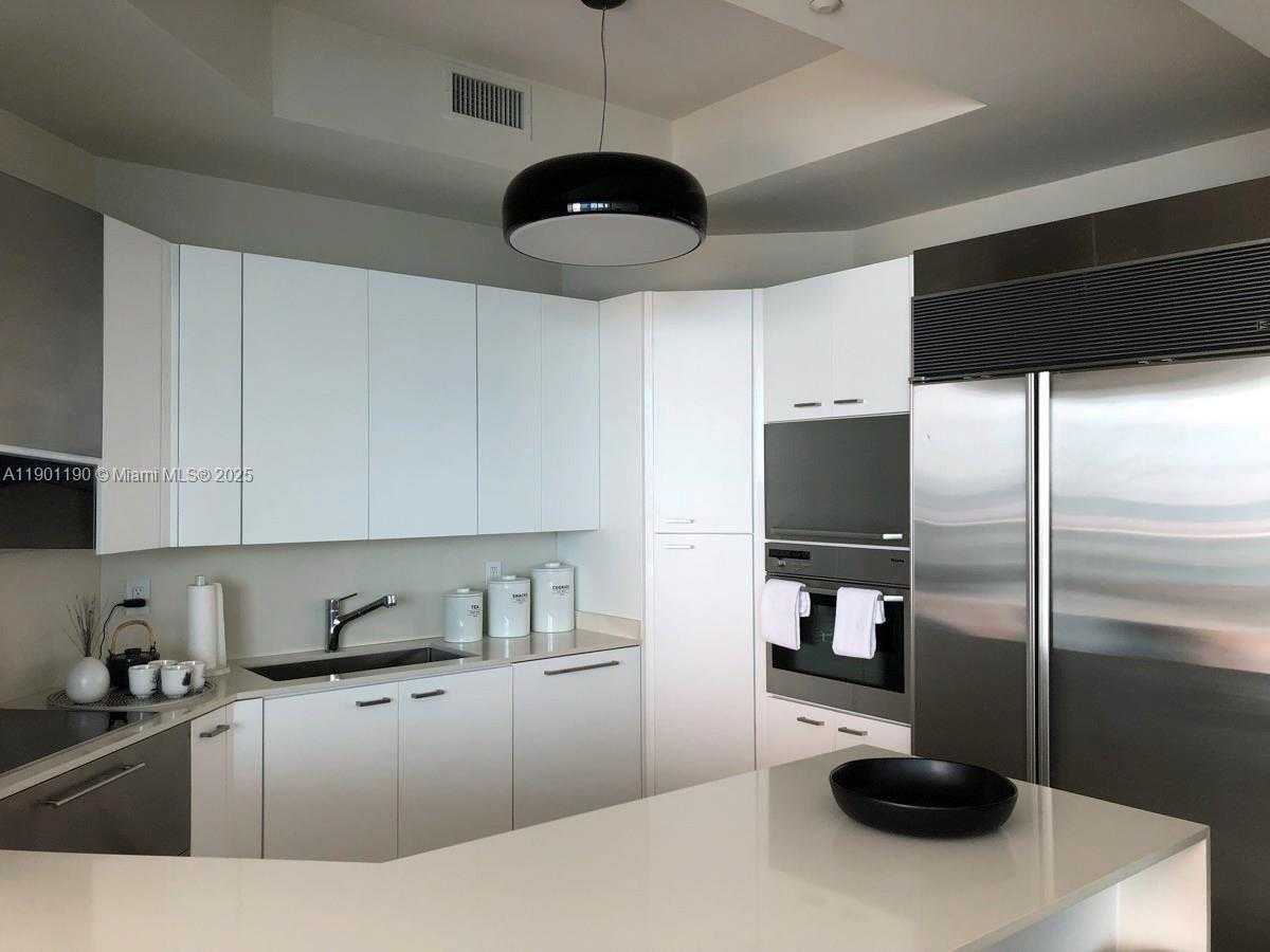 Small Image of 100 SOUTH POINTE DR #2201, Miami Beach Number 6