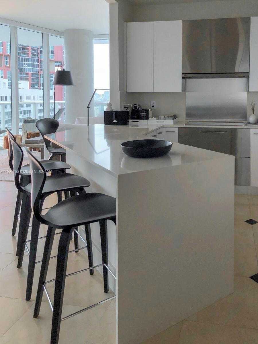 Small Image of 100 SOUTH POINTE DR #2201, Miami Beach Number 7