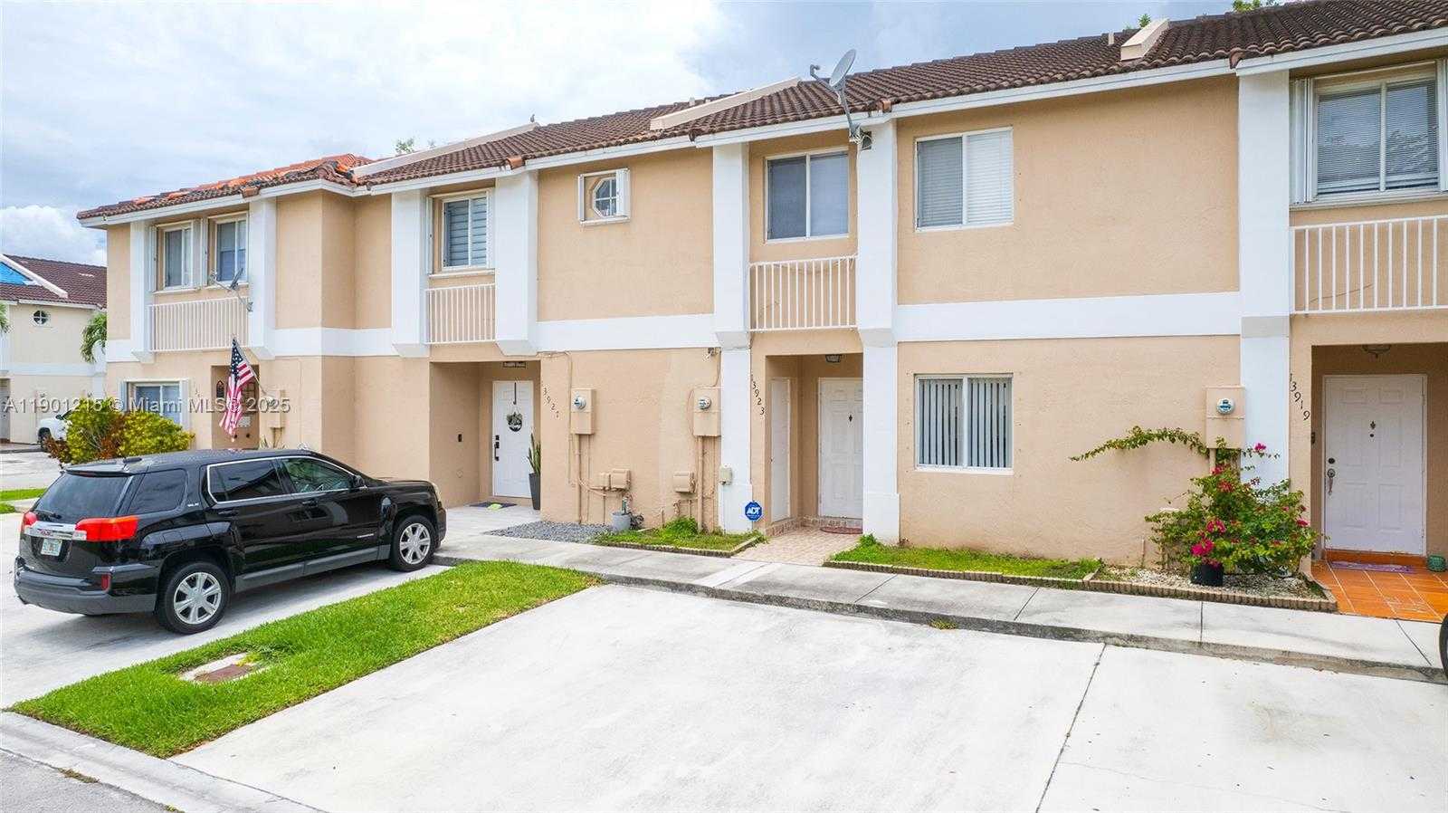 Small Image of 13923 SOUTH WEST 177TH ST #13923, Miami Number 2