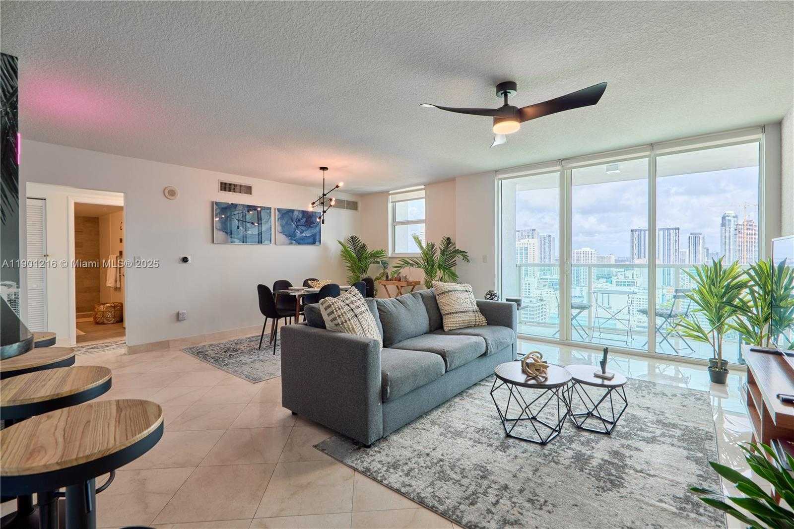 Small Image of 31 SOUTH EAST 5TH ST #3201, Miami Number 1