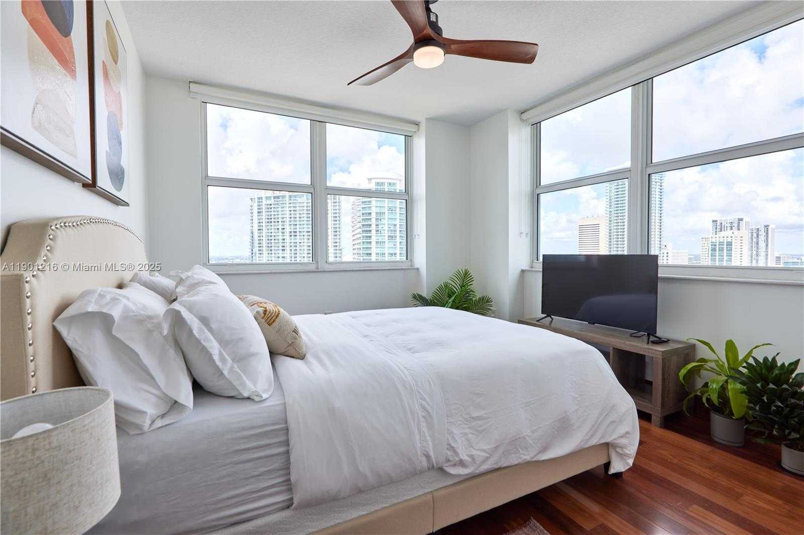 Small Image of 31 SOUTH EAST 5TH ST #3201, Miami Number 10