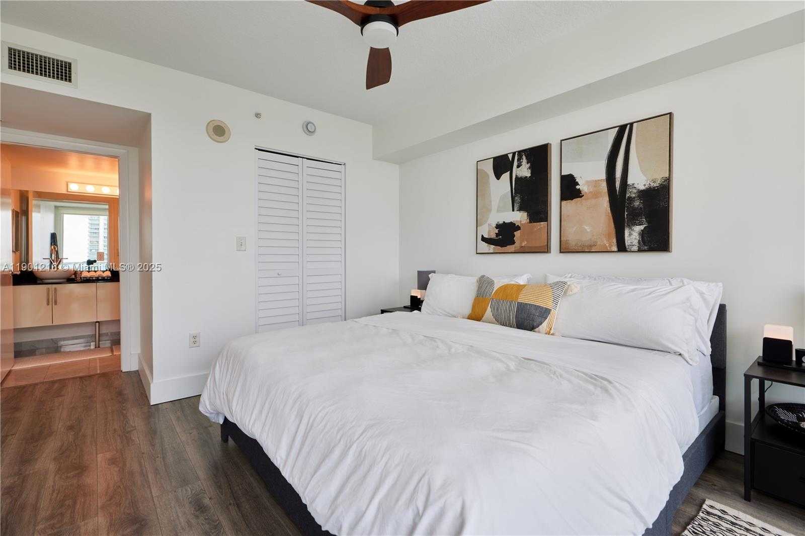 Small Image of 31 SOUTH EAST 5TH ST #3201, Miami Number 8