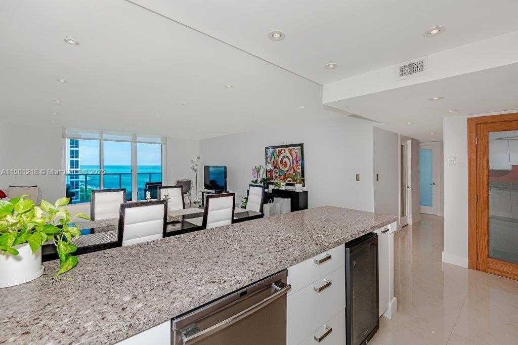Small Image of 2301 COLLINS AVE #1210, Miami Beach Number 12