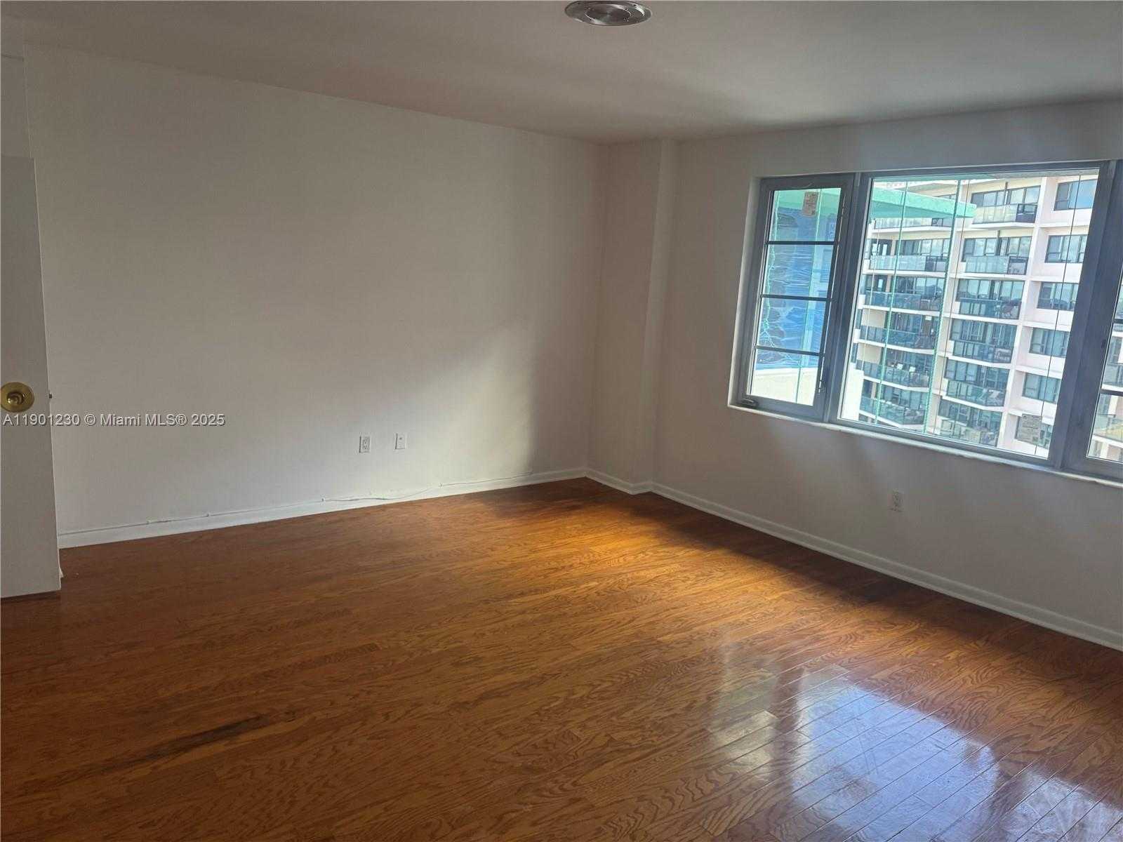 Small Image of 5255 COLLINS AVE #11B, Miami Beach Number 12