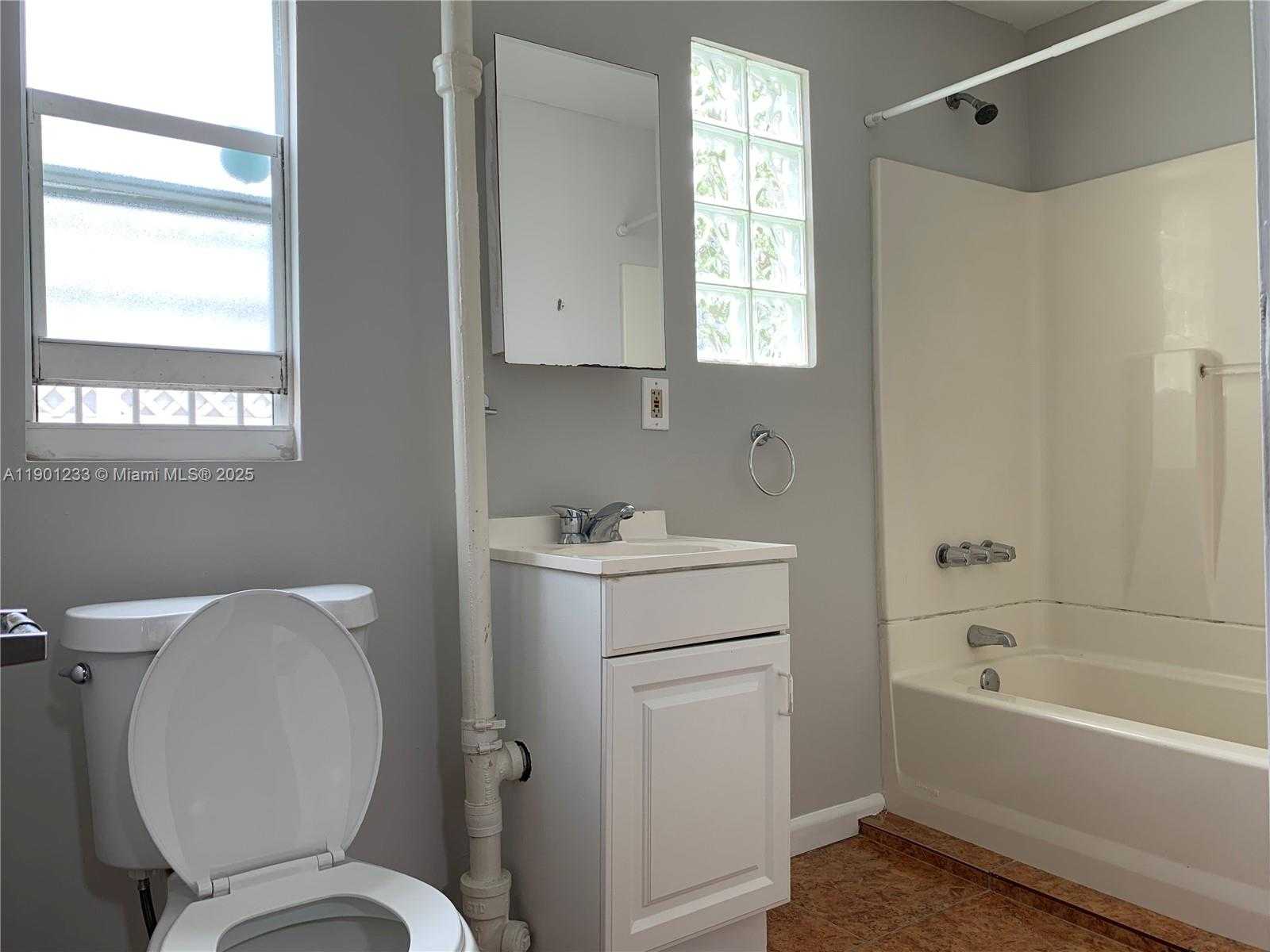 Small Image of 178 NORTH EAST 46 ST, Miami Number 4