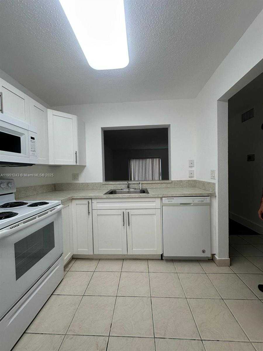 Small Image of 18101 NORTH WEST 68TH AVE #E210, Hialeah Number 3