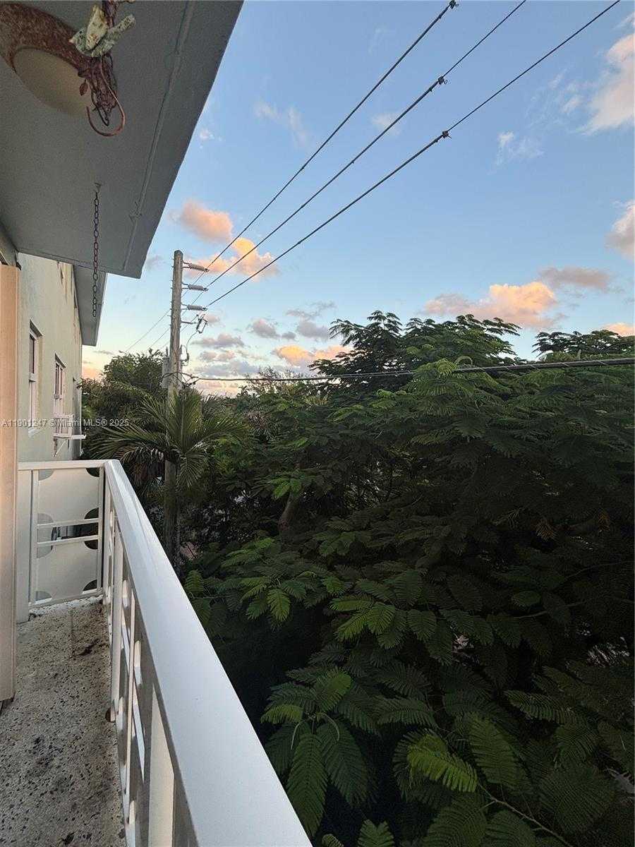 Small Image of 1498 JEFFERSON AVE #405, Miami Beach Number 10