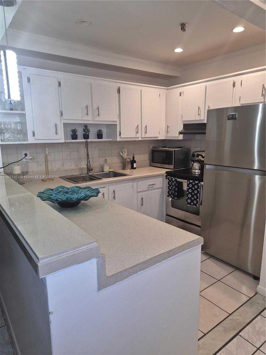 Small Image of 201 180TH DR #411, Sunny Isles Beach Number 11