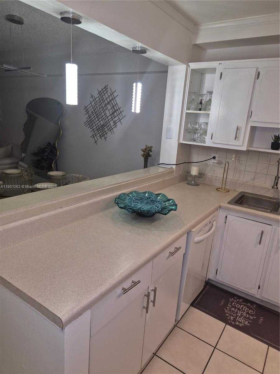 Small Image of 201 180TH DR #411, Sunny Isles Beach Number 14