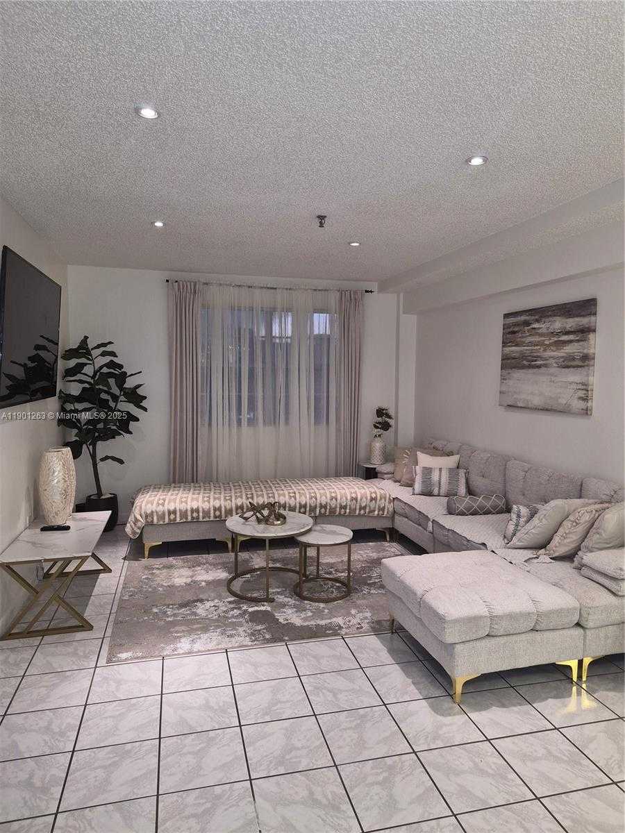 Small Image of 201 180TH DR #411, Sunny Isles Beach Number 2