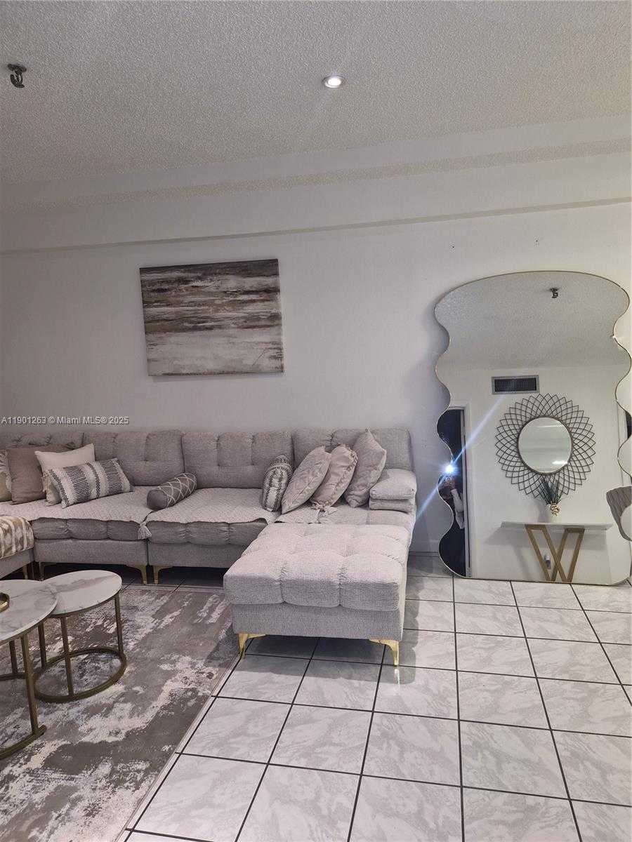 Small Image of 201 180TH DR #411, Sunny Isles Beach Number 3