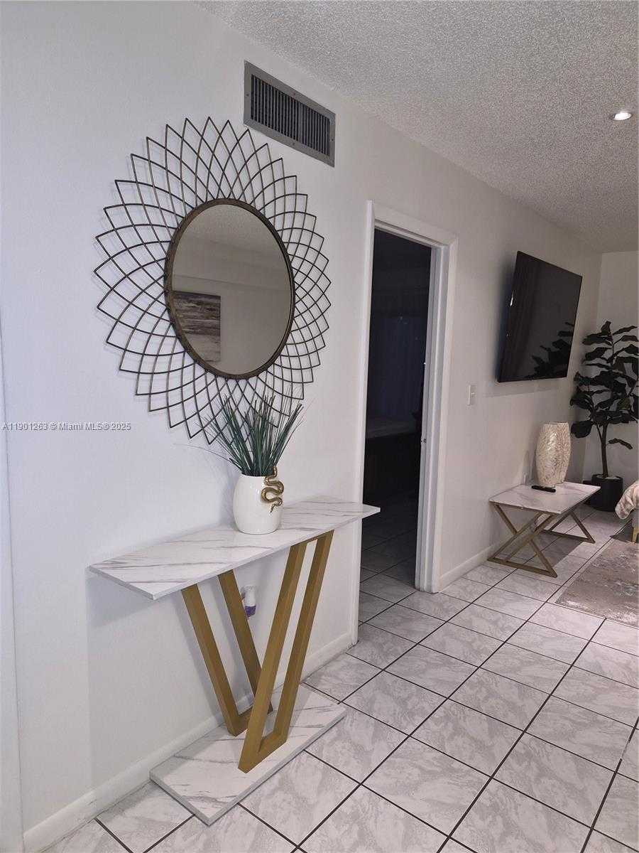 Small Image of 201 180TH DR #411, Sunny Isles Beach Number 4